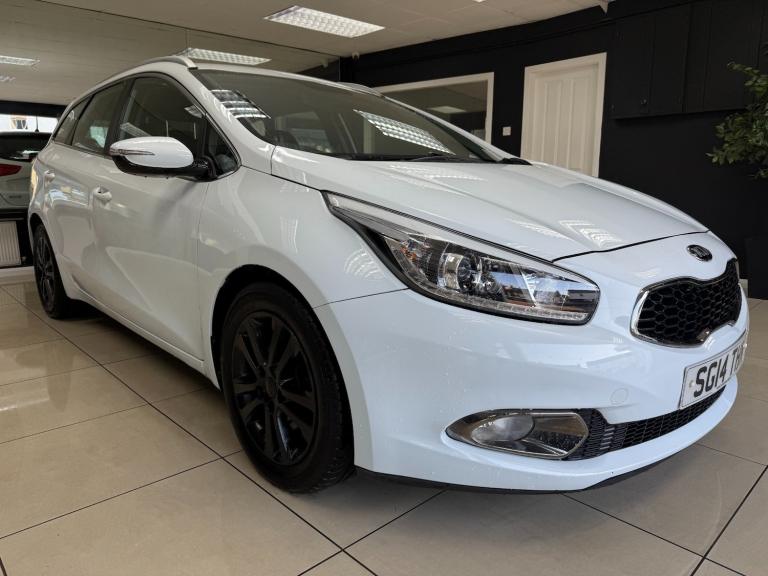 Kia Ceed 1.6 CRDi EcoDynamics 2 White £35 Tax 70MPG DIESEL WARRANTY 12 MONTH MOT