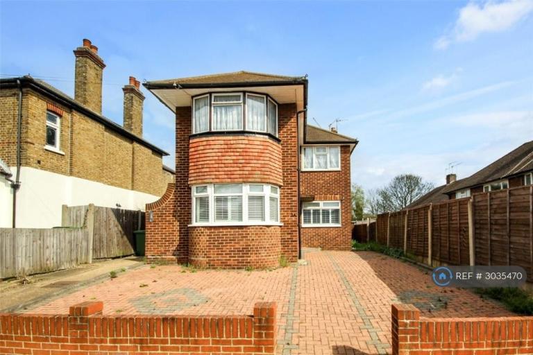3 bedroom flat in Lulworth Road, Welling, DA16 (3 bed) (#3035470)
