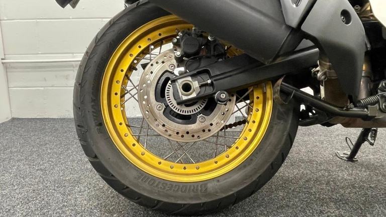 SUZUKI DL1050 TOUR ** FULL LUGGAGE - ENGINE BARS - 12 MONTHS MOT **