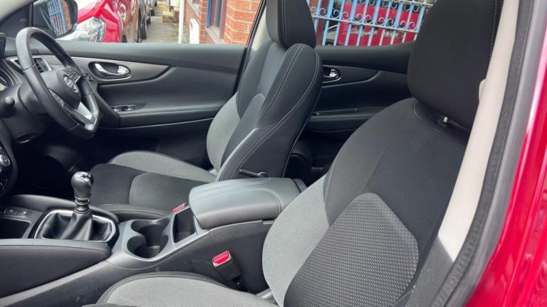 Nissan qashqai N1.5 dCi 115 N-Connecta 5dr 2 owners full Nissan history stunning