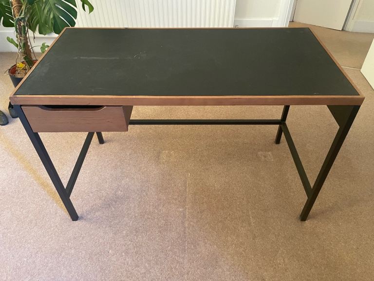 MADE Desk with draw