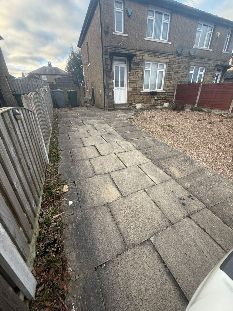 🏡 3-Bedroom Semi-Detached House for Rent —£1,050 PCM (BD6 3JU)