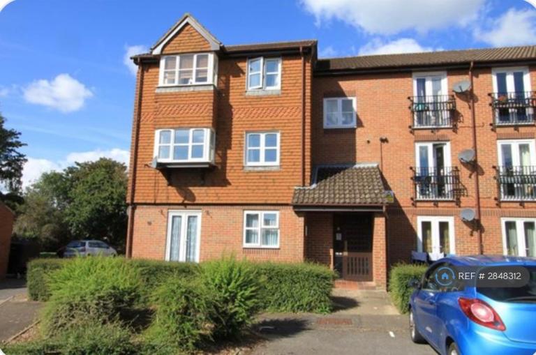 1 bedroom flat in Knowles Close, West Drayton, UB7 (1 bed) (#2848312)