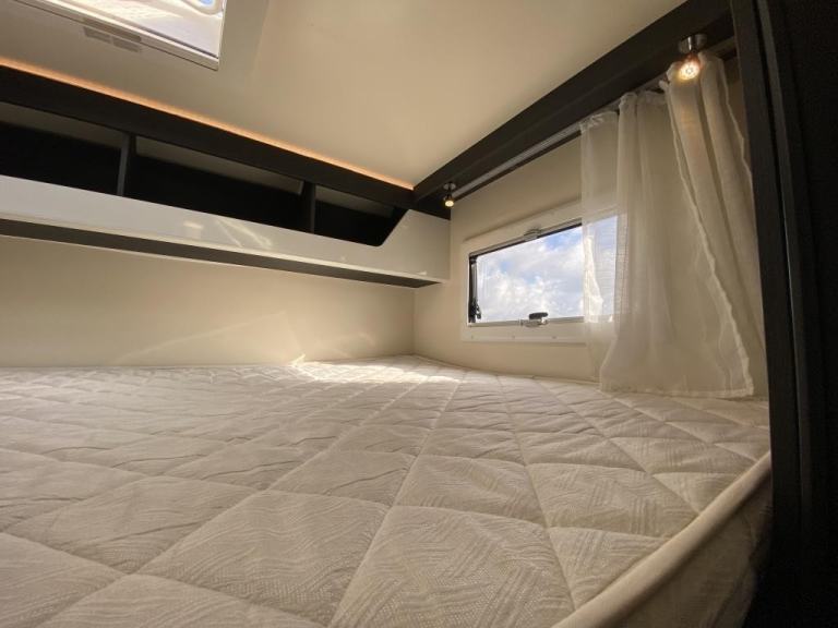 2021 (71) ROLLER TEAM ZEFIRO 690 FAMILY MOTORHOME