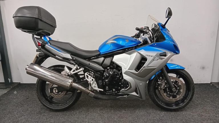 SUZUKI GSX650F ** ONE OWNER - TOP BOX - MOT OCTOBER 2026 **