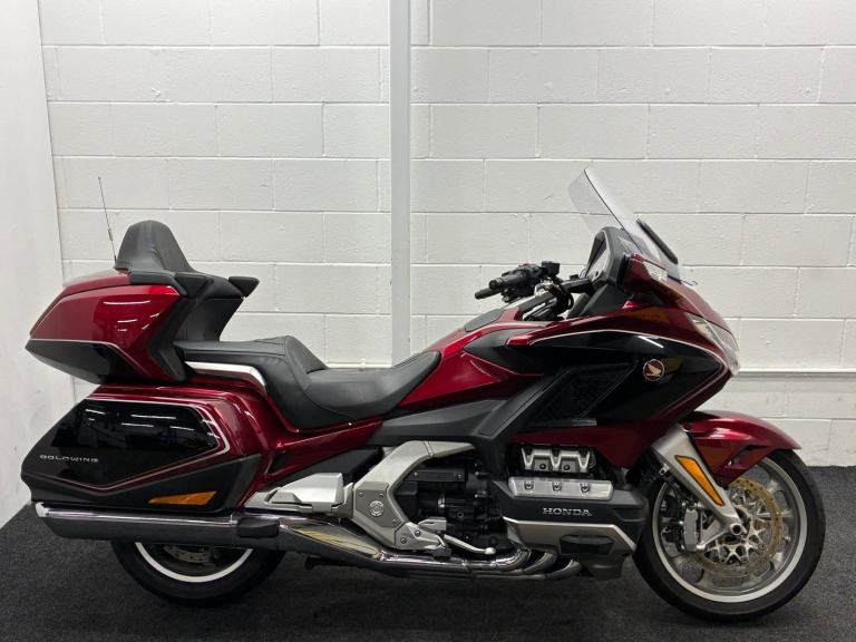 HONDA GL1800 GOLDWING TOUR DCT ABS ** Full Luggage - Radio - 12 Months MOT **