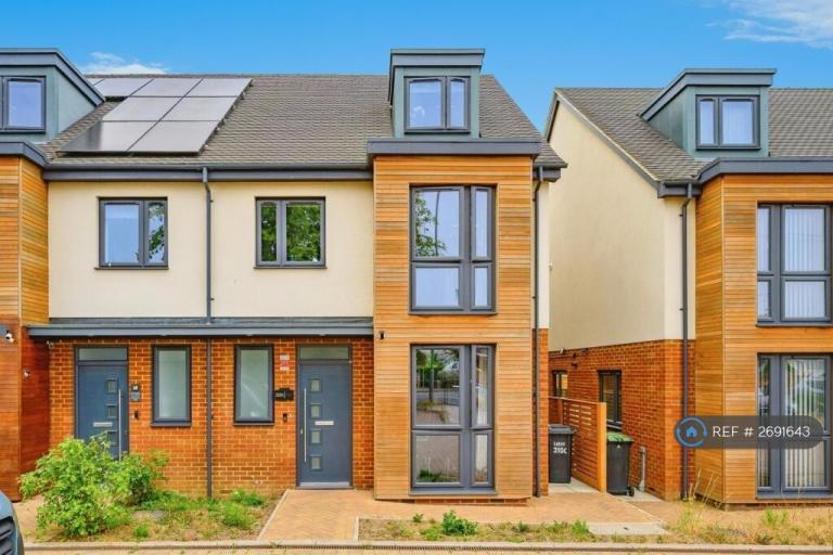 4 bedroom house in Sundon Park Road, Luton, LU3 (4 bed) (#2691643)