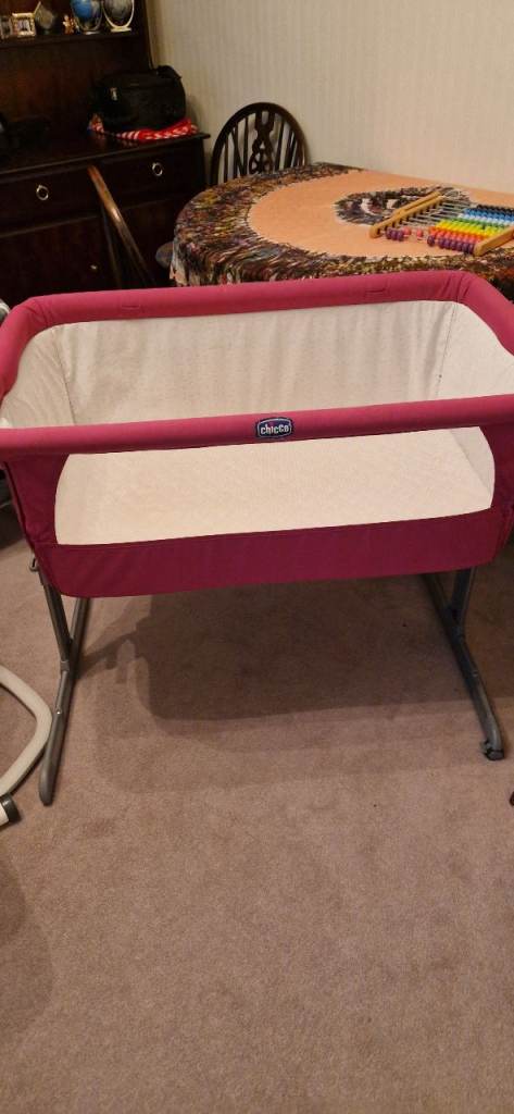 CHICCO NEXT2 ME SIDE SLEEPING CRIB. VERY GOOD CONDITION.