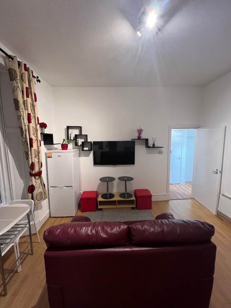 Executive well decorated fully furnished 1 Bedroom Flat in City Centre