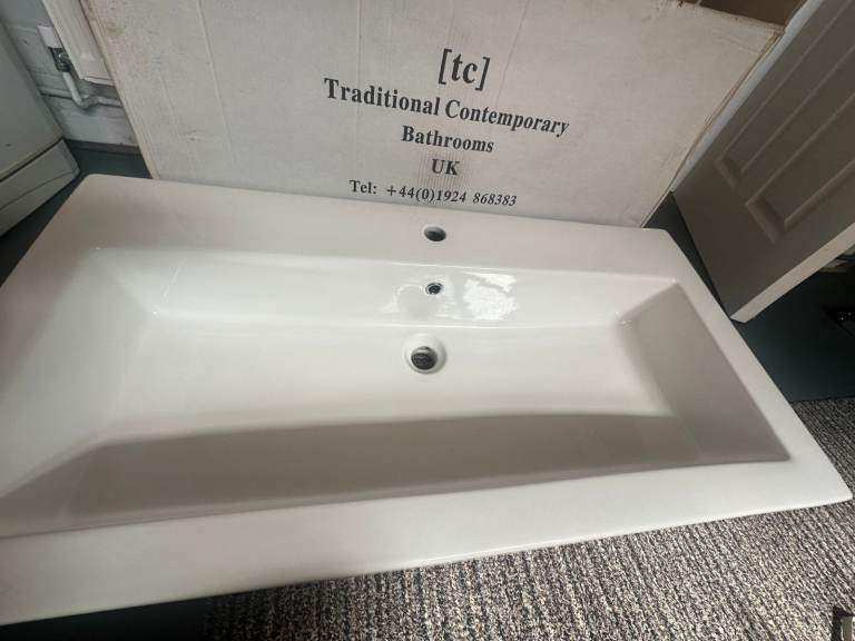 Traditional Contemporary Bathrooms UK Quadro 1000 Ceramic Basin - NEW