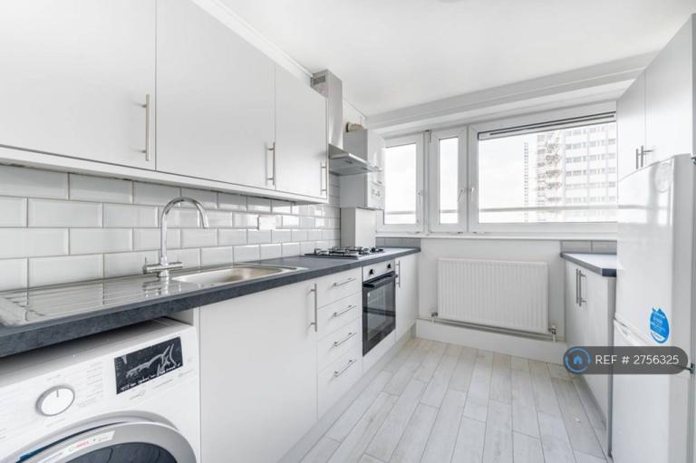 1 bedroom flat in Poynter House, London, W11 (1 bed) (#2756325)
