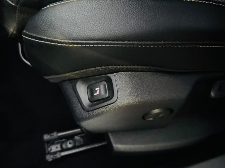 2019 Vauxhall Grandland X 1.5 Turbo D Tech Line Nav 5dr HATCHBACK DIESEL Manual