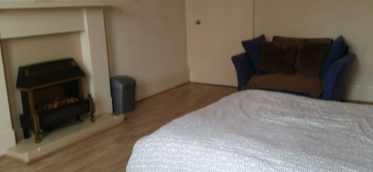 Pollokshields. 4 lovely rooms in a furnished flat 