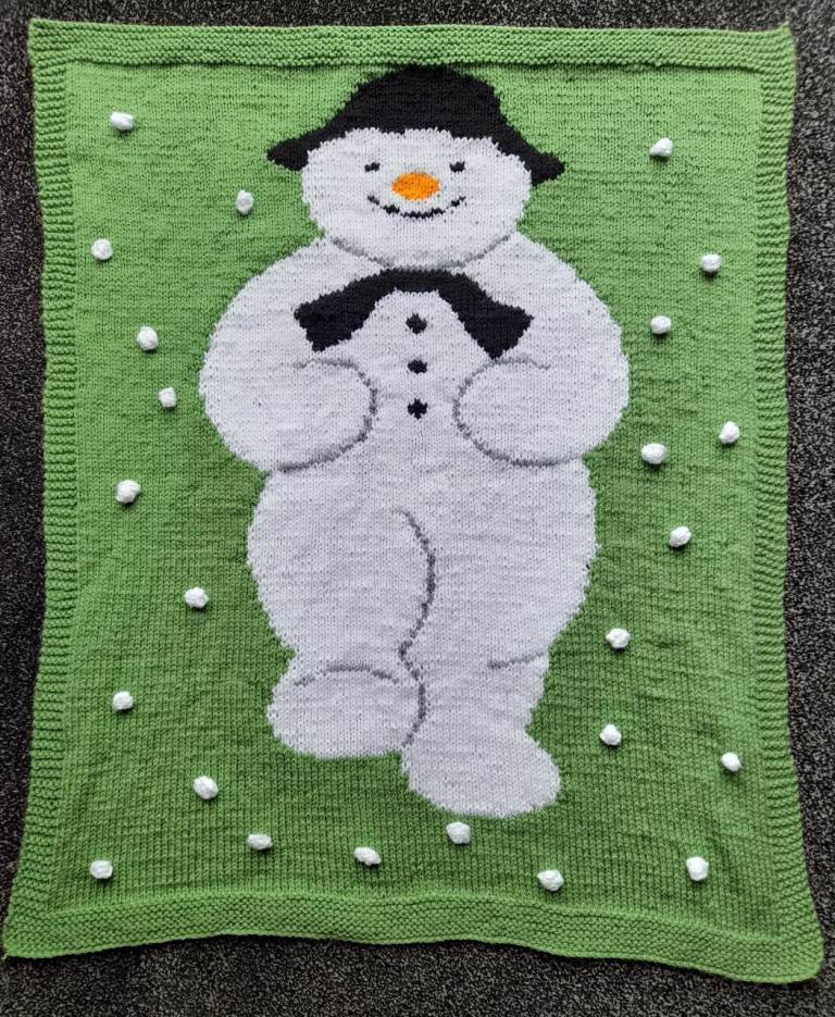 Cute Snowman Knitted Blanket – Green and White