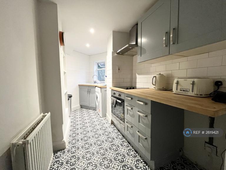 image for 1 bedroom flat in Hillfield Avenue, London, N8 (1 bed) (#2619421)