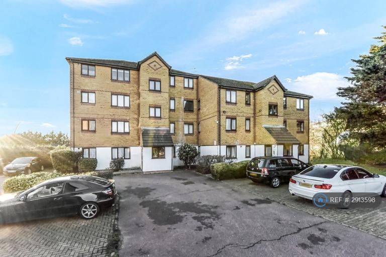 2 bedroom flat in Alan Hocken Way, London, E15 (2 bed) (#2913598)