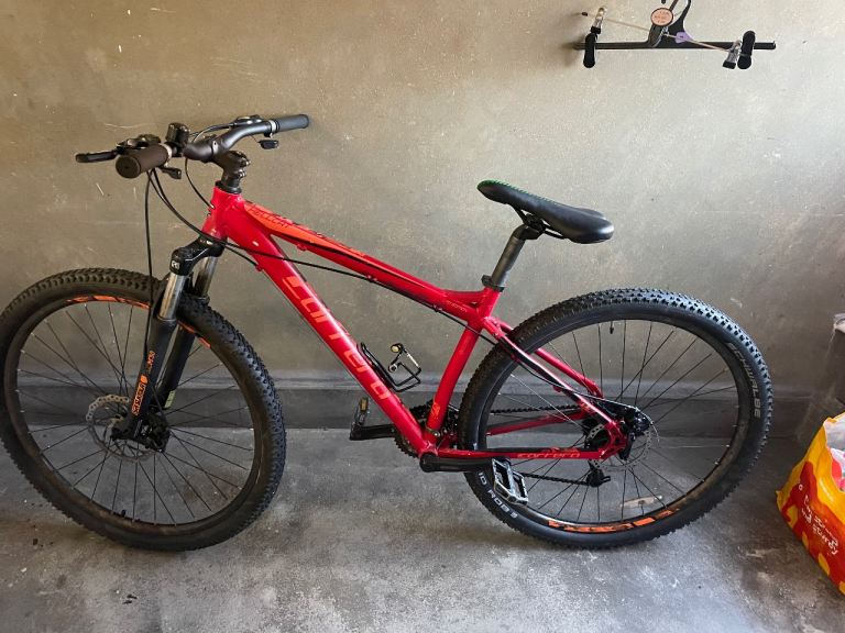 Like new bike carrera 