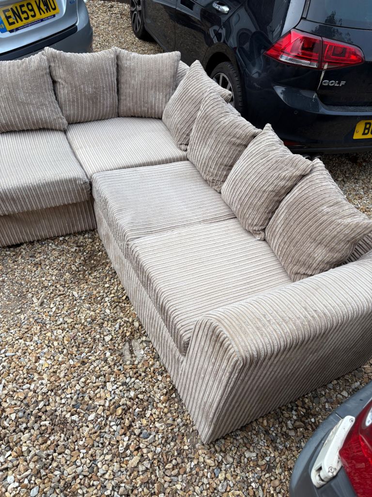 Small beige corner sofa (I CAN DELIVER)