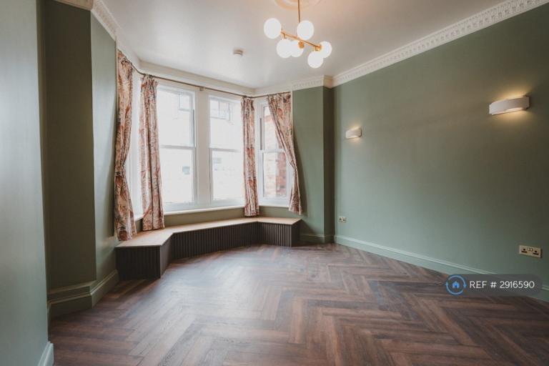 2 bedroom flat in Second Avenue, Margate, CT9 (2 bed) (#2916590)