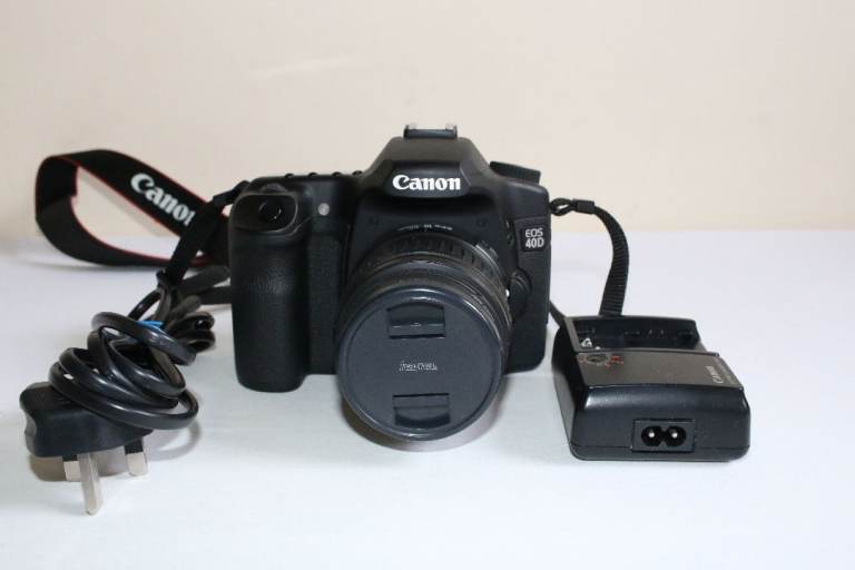 Canon EOS 40D 10.1MP Digital SLR Camera - Black (Kit w/ EF-S 18-55mm Lens)