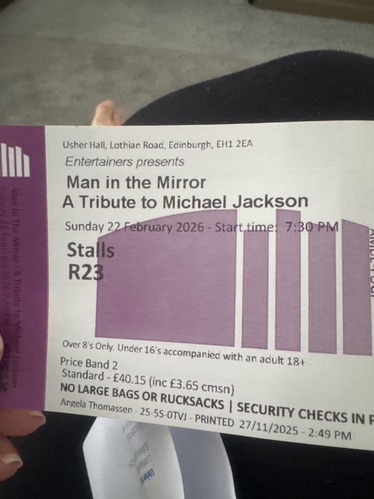 Man in the mirror tribute to Michael Jackson 