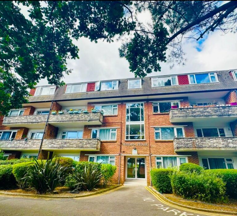 2 Bedroom Furnished Flat BH106AE