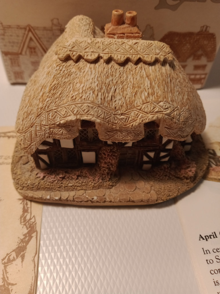 Lilliput Lane 'April Cottage' Pottery