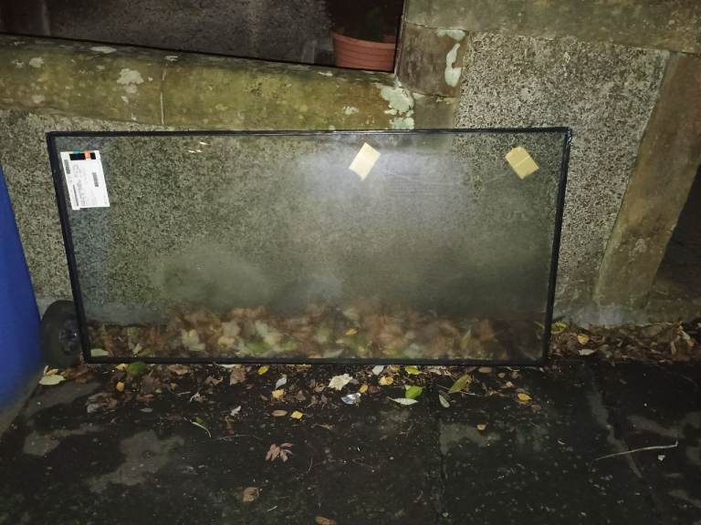 Double glazing window crack to one side