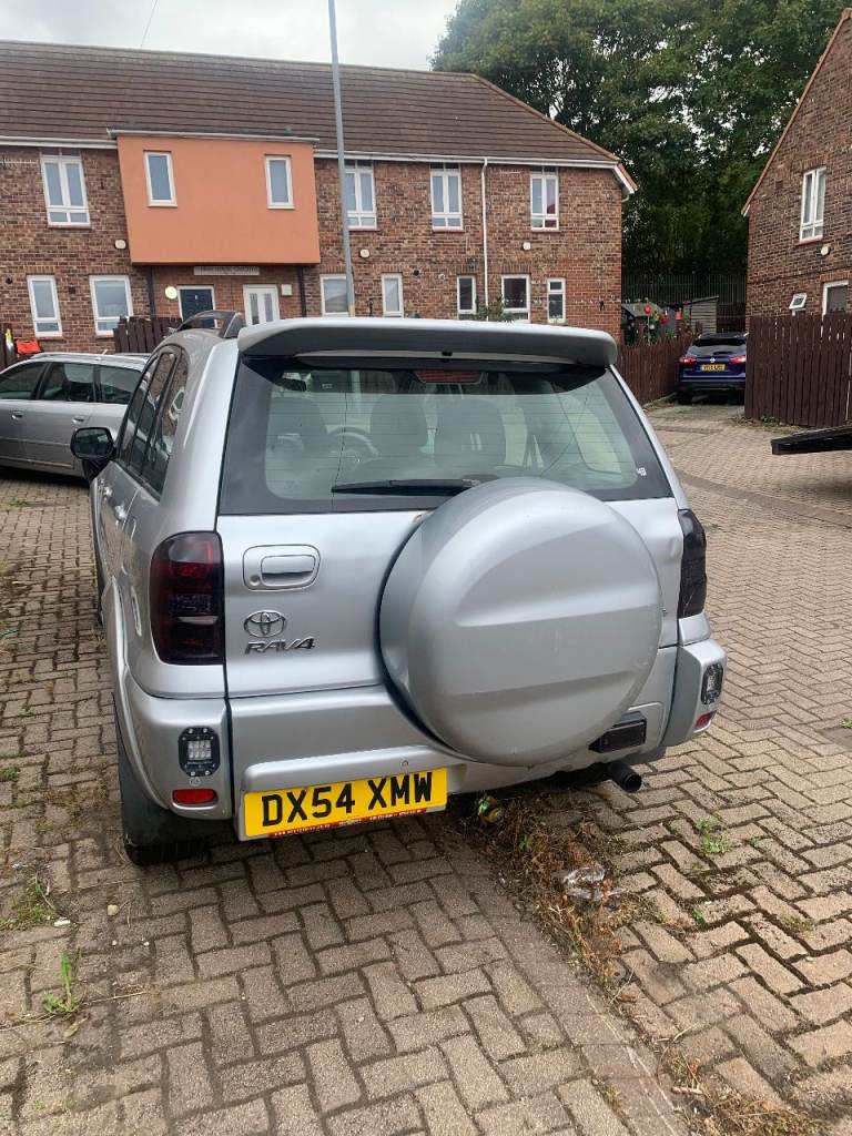 Toyota RAV 4 Estate 20DIESEL  SPARES REPAIR  NEEDS ALTNATOR FITTED £600 NO OFFERS 