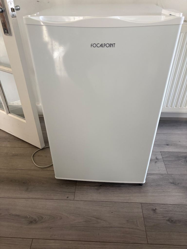 Focalpoint KS-95R Under Counter Fridge Freezer – Fully Working – £55