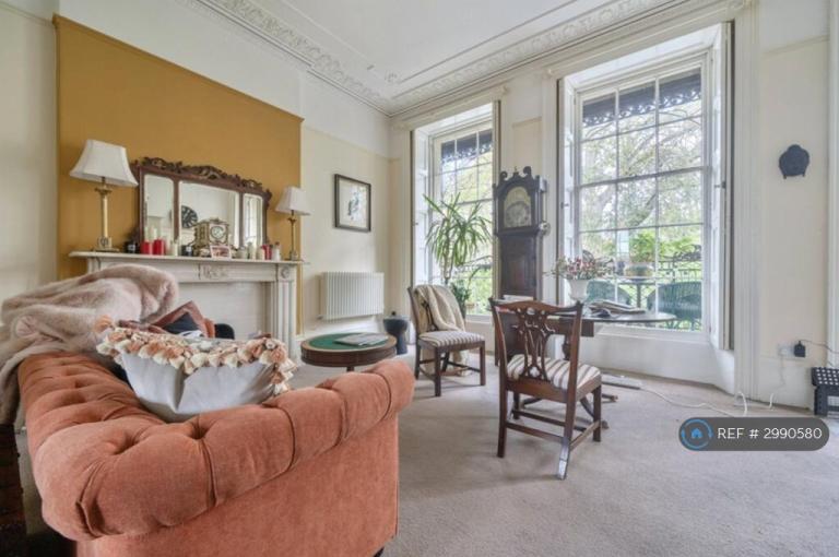 2 bedroom flat in Caledonia Place, Bristol, BS8 (2 bed) (#2990580)