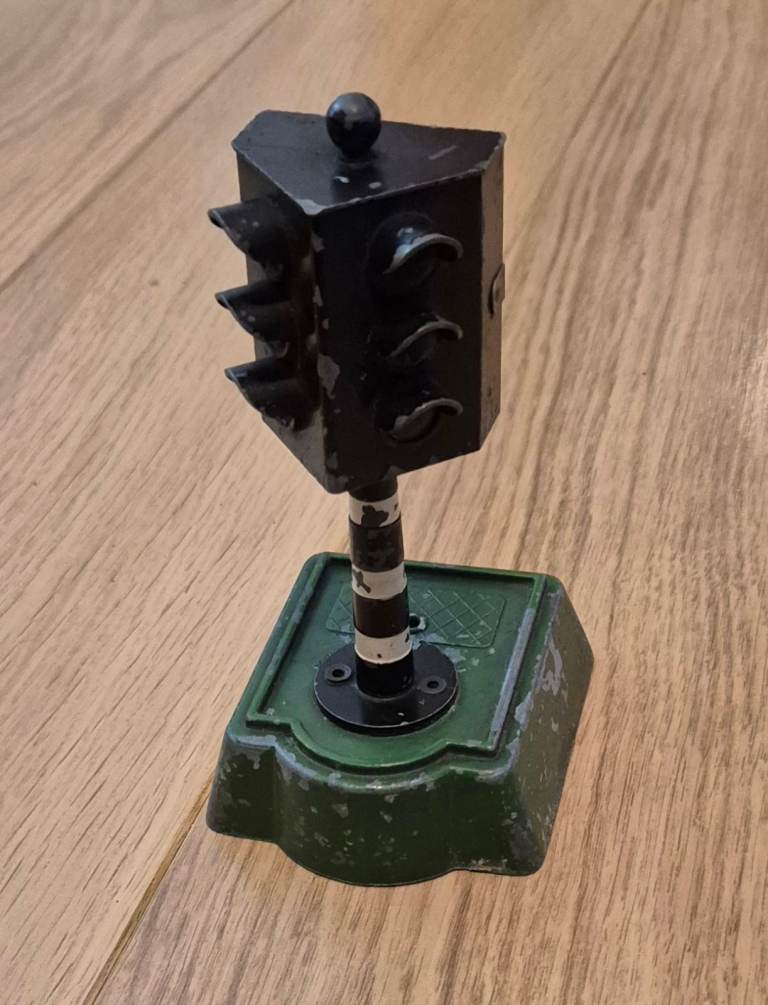 Vintage Hornby 0 Gauge accessory - Astra Pharos 6 light signal