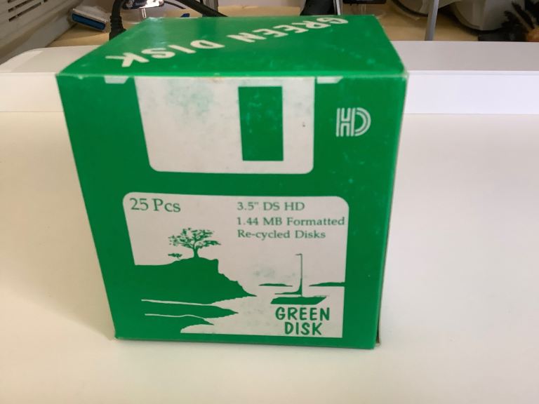 Box of 25 recycled 1.44mb 3.5” Floppy discs