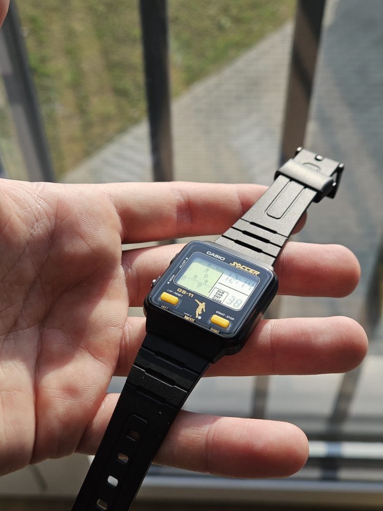 CASIO VINTAGE WATCH 1980'S FOOTBALL GAME 