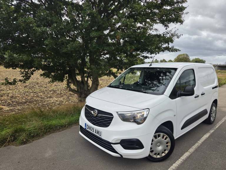2019 Vauxhall Combo 1.5 Turbo D 2000 Sportive Panel Van Diesel Manual