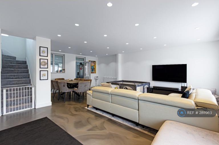 3 bedroom house in Charlbury Avenue, Stanmore, HA7 (3 bed) (#2811969)