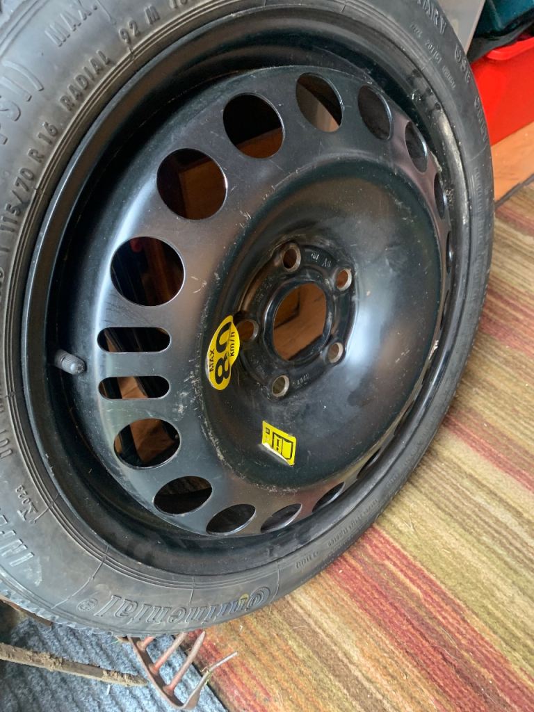 Emergency spare wheel space saver