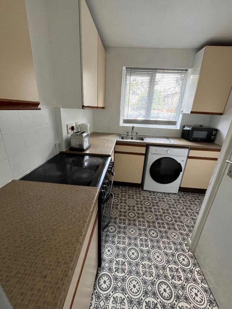  room to let in Whitechapel area E1