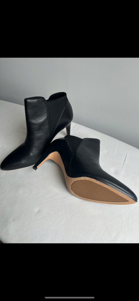 Clarks Black Leather Ankle Boots 