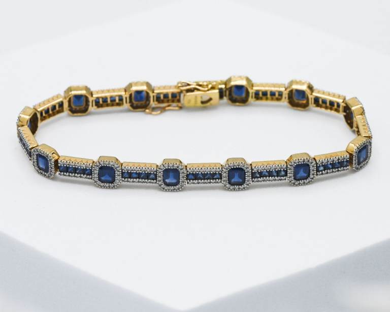 Stunning sapphire, diamond and gold bracelet and earrings