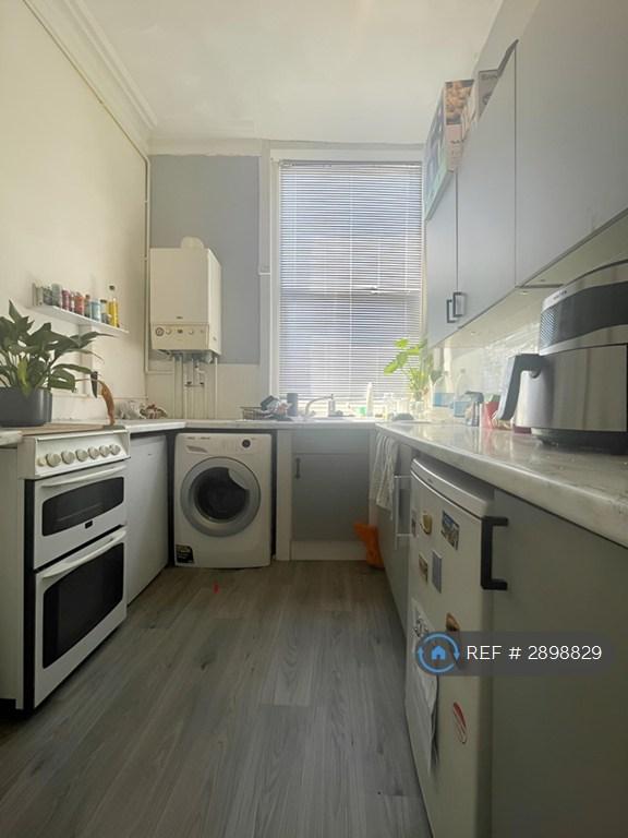 1 bedroom flat in Byron Court, Portsmouth, PO2 (1 bed) (#2898829)