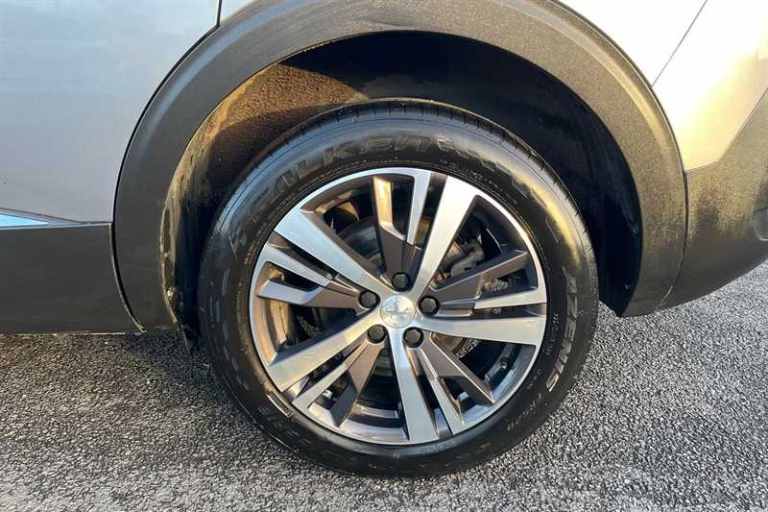 2022 Peugeot 5008 1.5 BlueHDi Allure Premium+ 5dr HATCHBACK DIESEL Manual