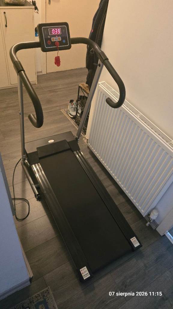 HOMCOM B1-0095 Electric Treadmill – As Good As New