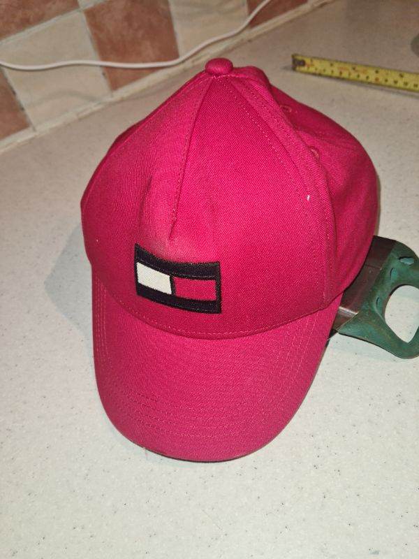 Tommy Hilfiger baseball cap adults size l/ xl in excellent condition 