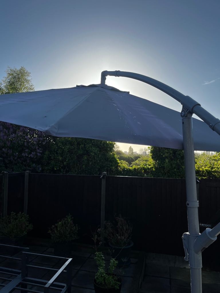 Large Garden Cantilever Sunshade / Parasol – Grey