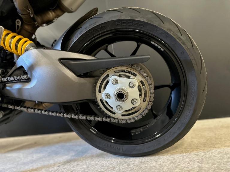 STUNNING LOW MILEAGE 2019/19 DUCATI HYPERMOTARD 950 MOTORCYCLE 