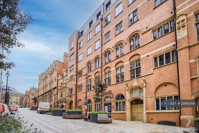 2 bedroom flat in Lightwell, Birmingham, B3 (2 bed) (#2064349)