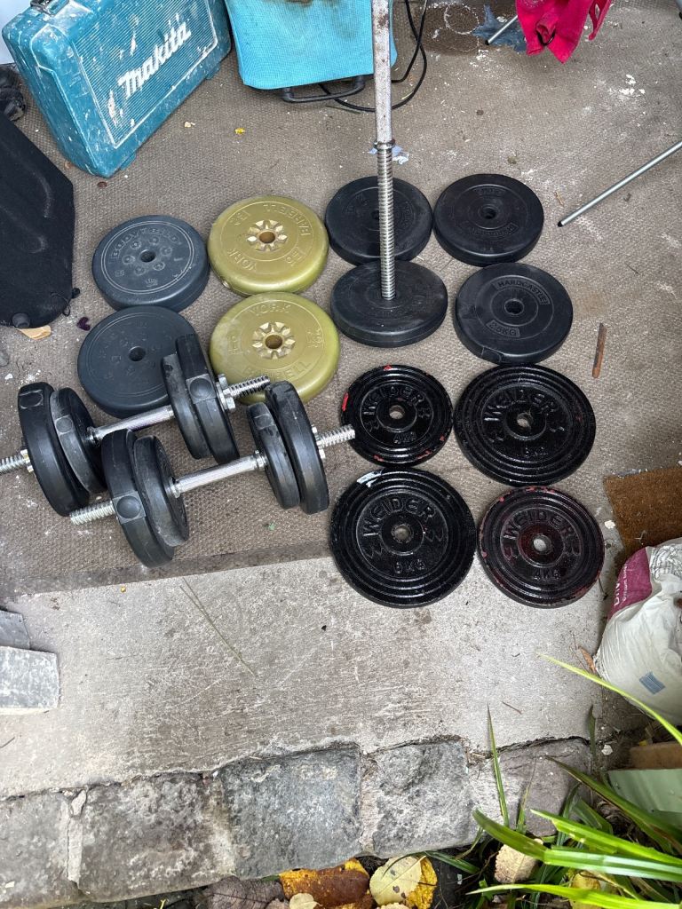 Assorted weights and bar 