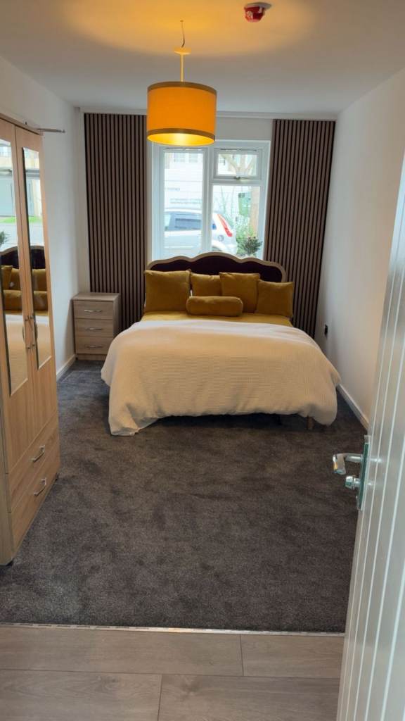 image for Studio ensuite close to Train station