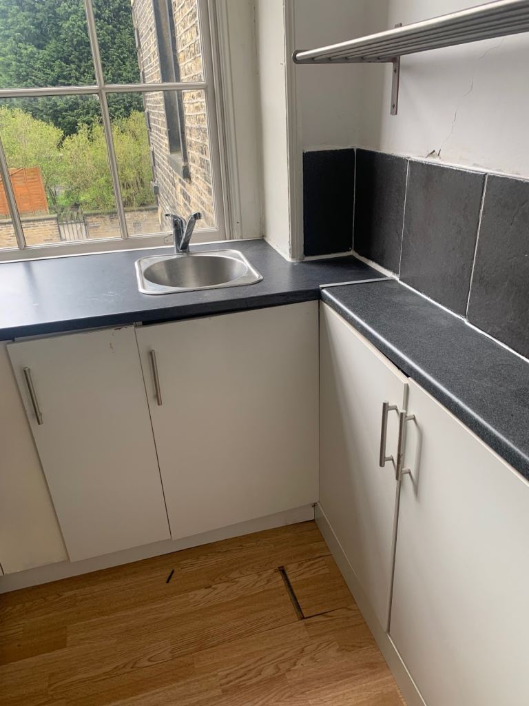 One bedroom flat to rent 1st floor central Halifax 